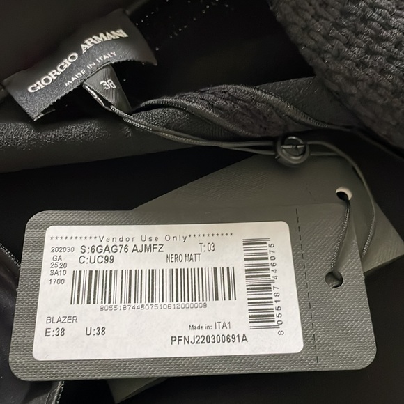 beautiful elegant Giorgio Armani blazer. Timeless and current style. - Picture 8 of 9